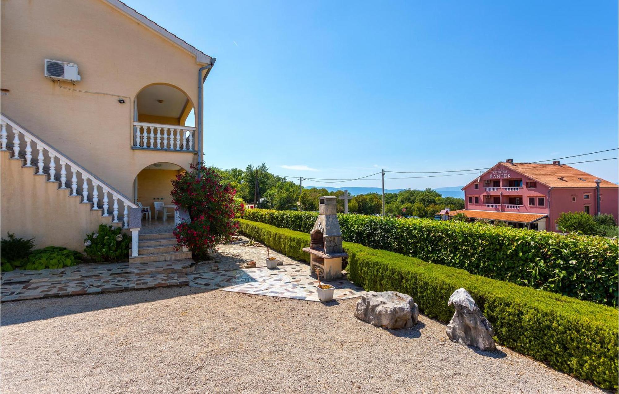 2 Bedroom Beautiful Apartment In Rasopasno Exterior foto