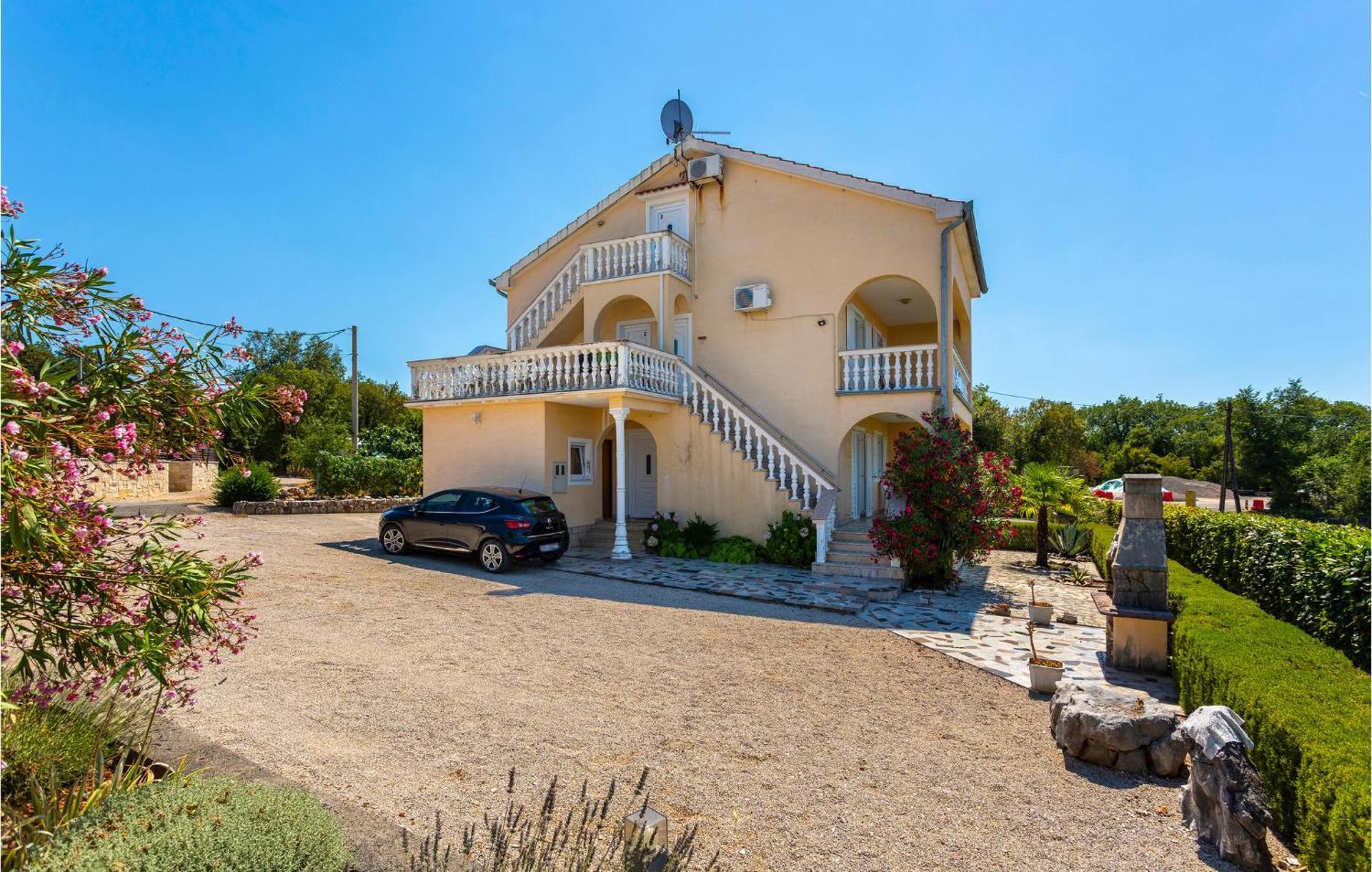 2 Bedroom Beautiful Apartment In Rasopasno Exterior foto