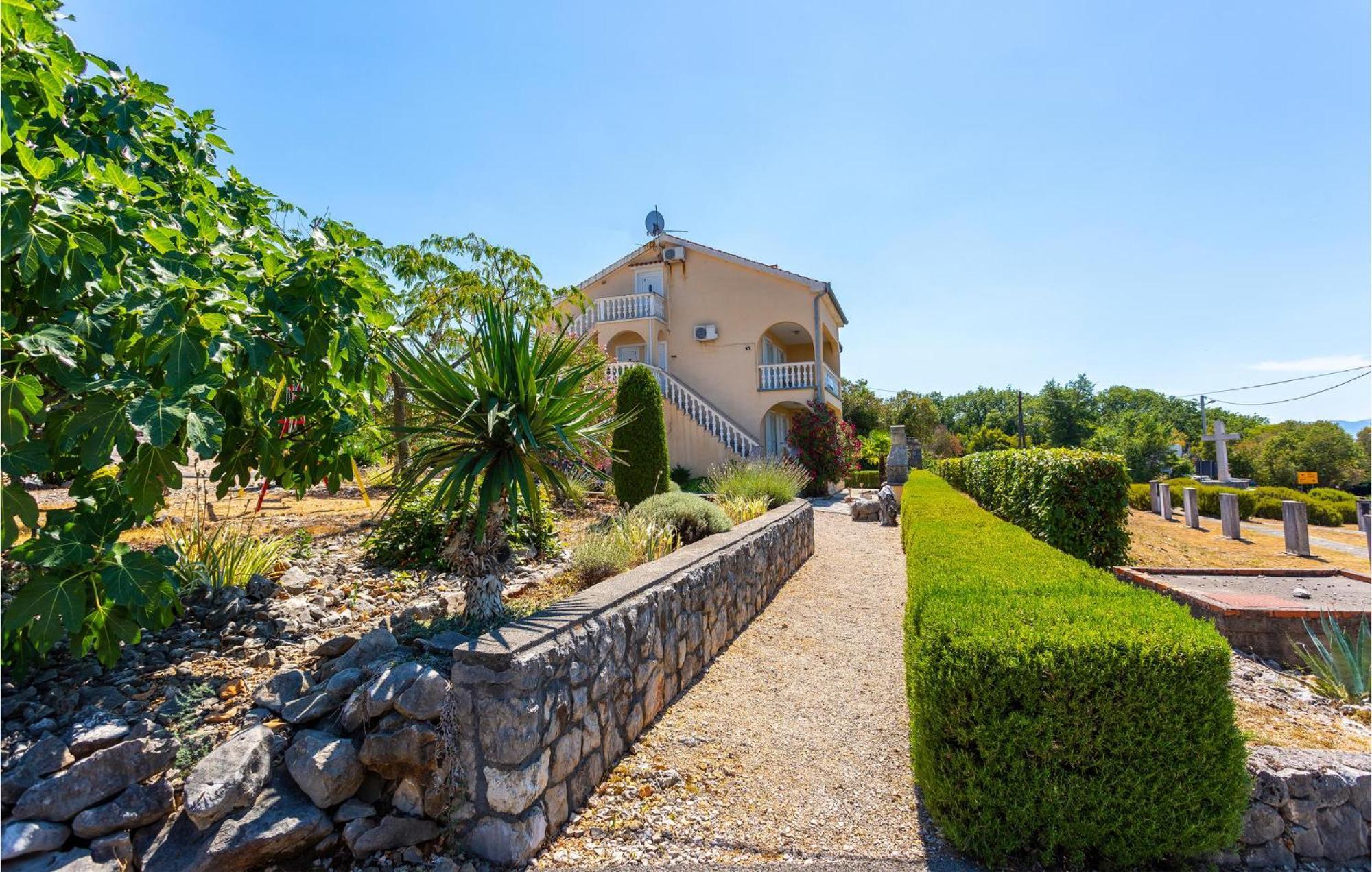 2 Bedroom Beautiful Apartment In Rasopasno Exterior foto