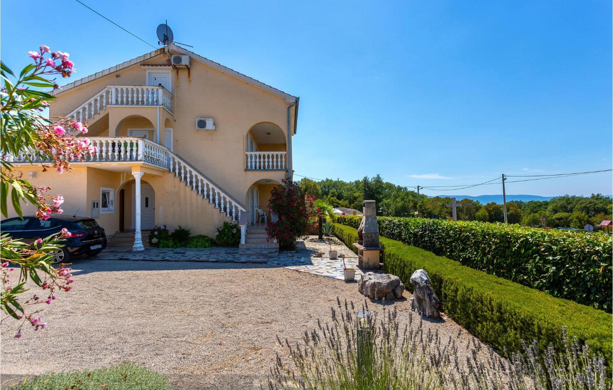 2 Bedroom Beautiful Apartment In Rasopasno Exterior foto